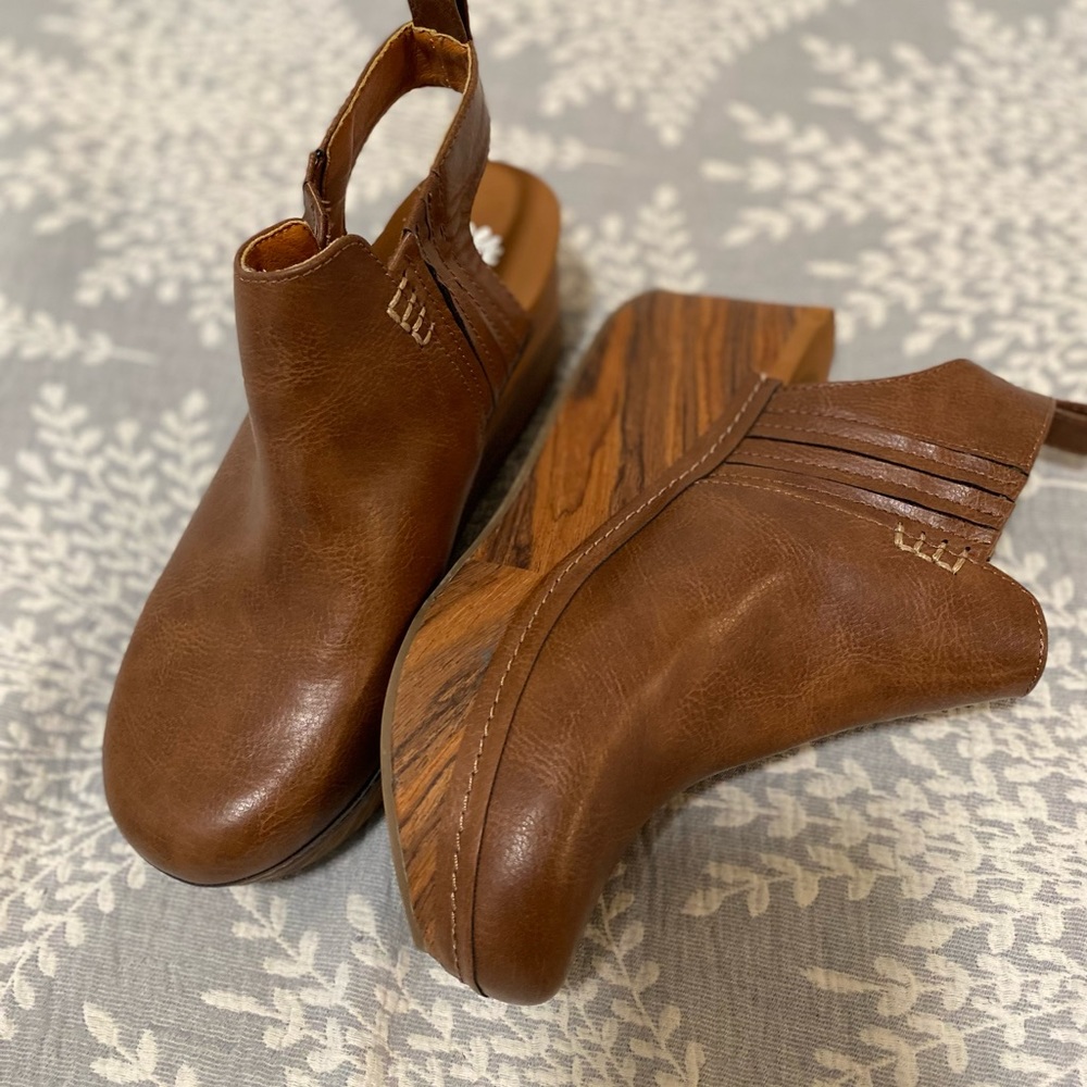 The Absolute Perfect wedge clog